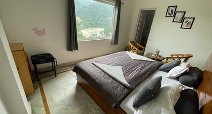 Bunk Stay Co-working and Yoga Room Type - Deluxe Private Room (Ganga View)
