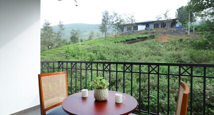 PAKOID Room Type - Deluxe Balcony Room
