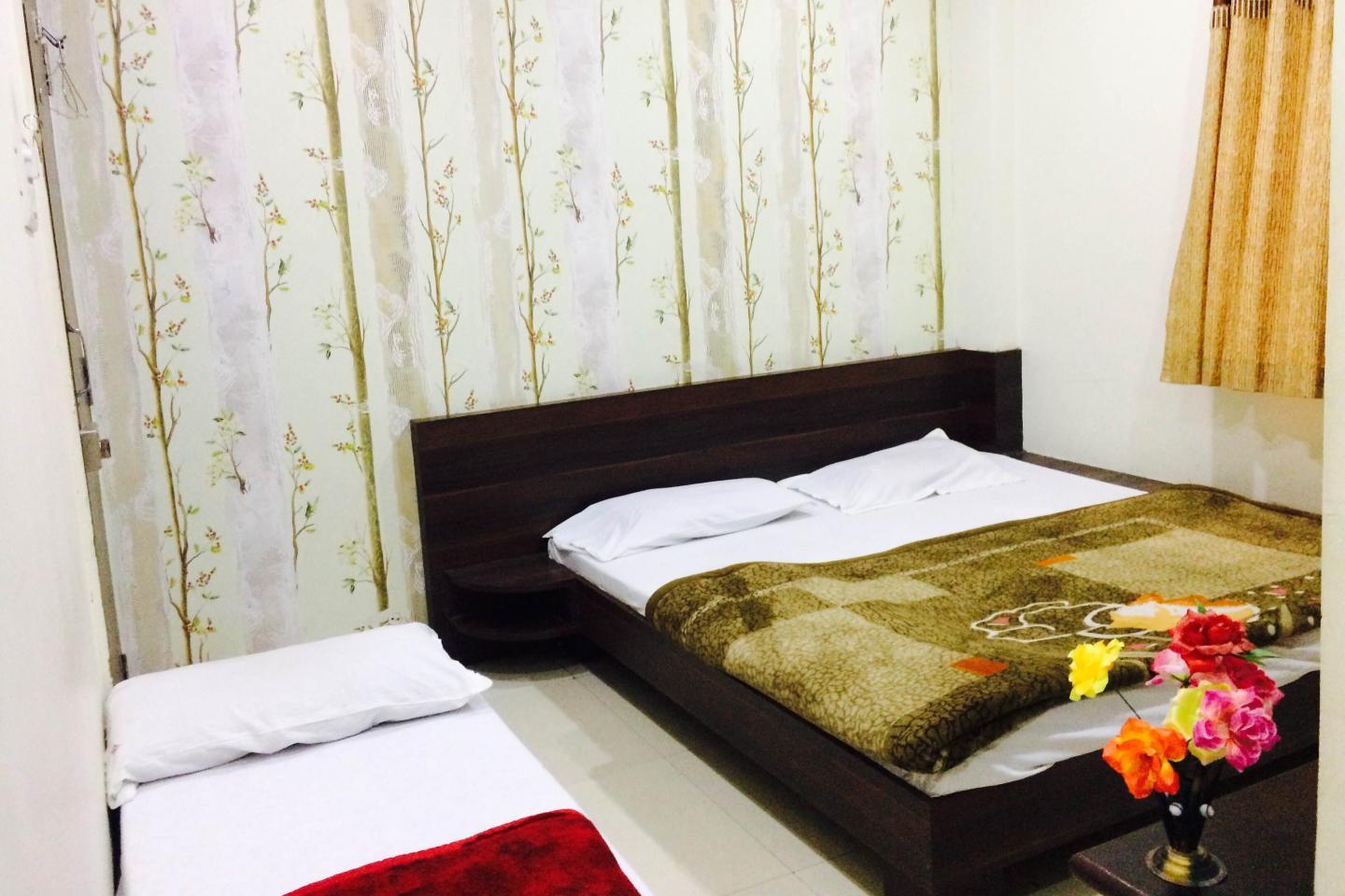 Hotel Vrandavan Palace (Near Mahakal Temple) - Tap to explore photos