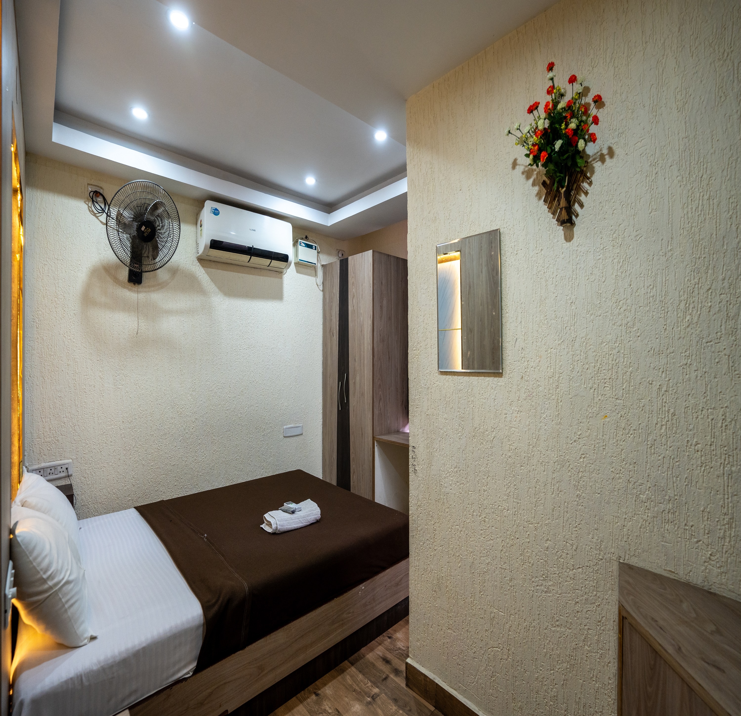 Hotel Anbu Park - Tap to explore photos