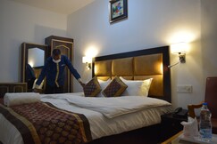 Hotel D' Zojila (Nearby Suru Riverfront)