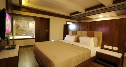 Keshwaras Residency Room Type - Keshwaras Club Suite with Bathtub Keshwaras Residency Room Type - Keshwaras Club Suite with Bathtub