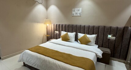 Hotel Mantraa Room Type - Standard Room (Double Bed)
