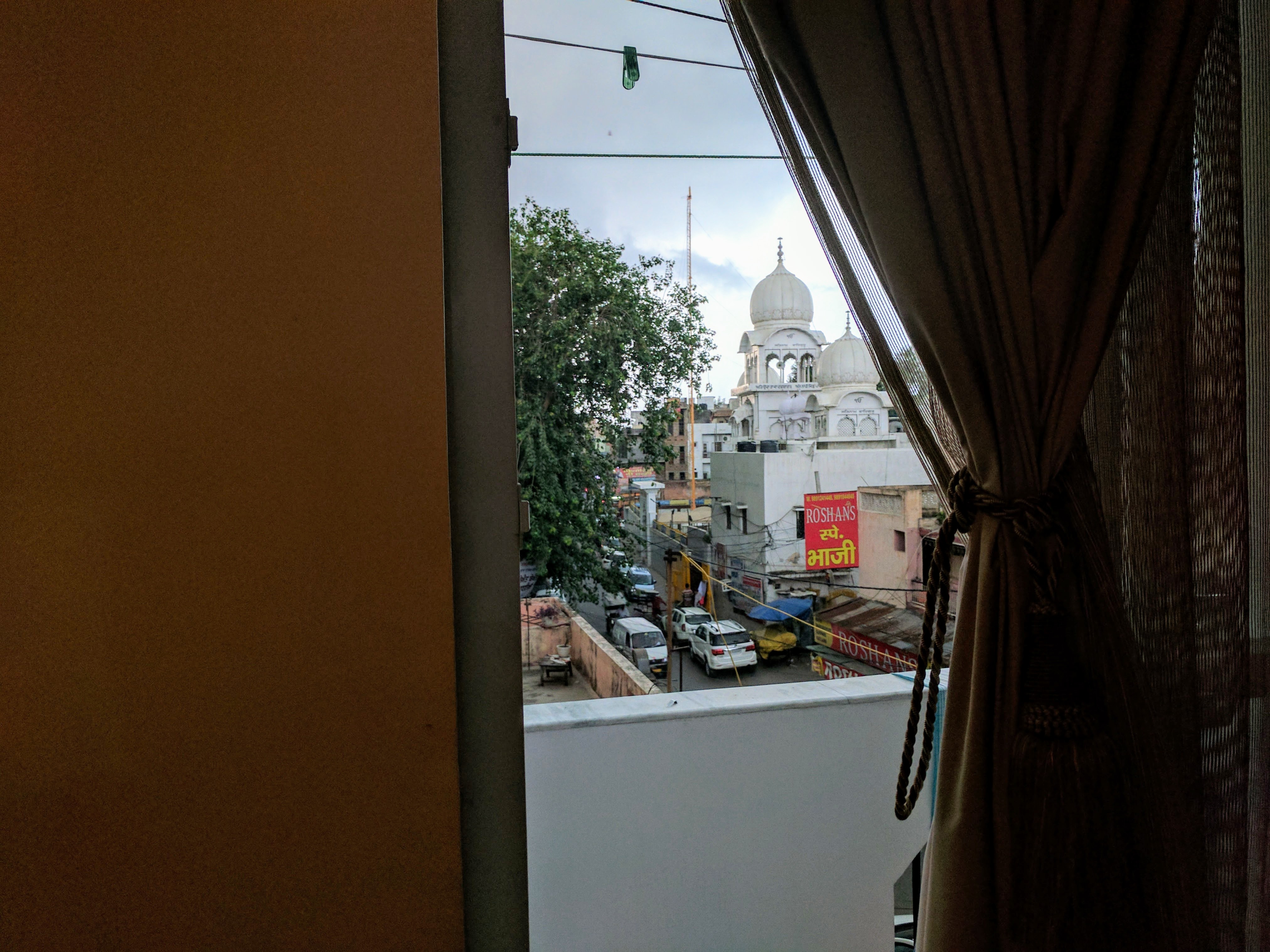 Heritage 2BHK Gurudwara View Metro 5 mins - Tap to explore photos