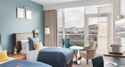 voco ST. DAVID'S CARDIFF, an IHG hotel Room Type - 2 Single Standard Accessible Balcony
