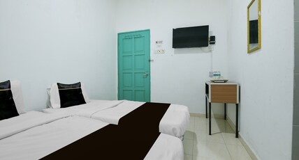 Collection O Near Taiping Mall Formerly Axis Hotel Room Type - Standard Triple