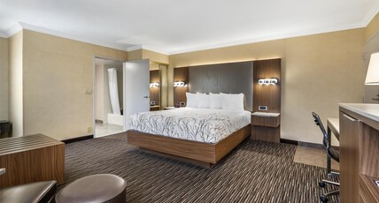 Best Western Airpark Hotel Room Type - 1 King Bed, Non-Smoking, Upper Floor, Microwave And Mini-Refrigerator, Continental Breakfast