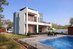 Spacious Villa with Pool Sunlit Living Spaces