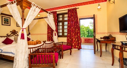 Hotel HR Palace Bani Park Room Type - Royal Deluxe Room with Balcony