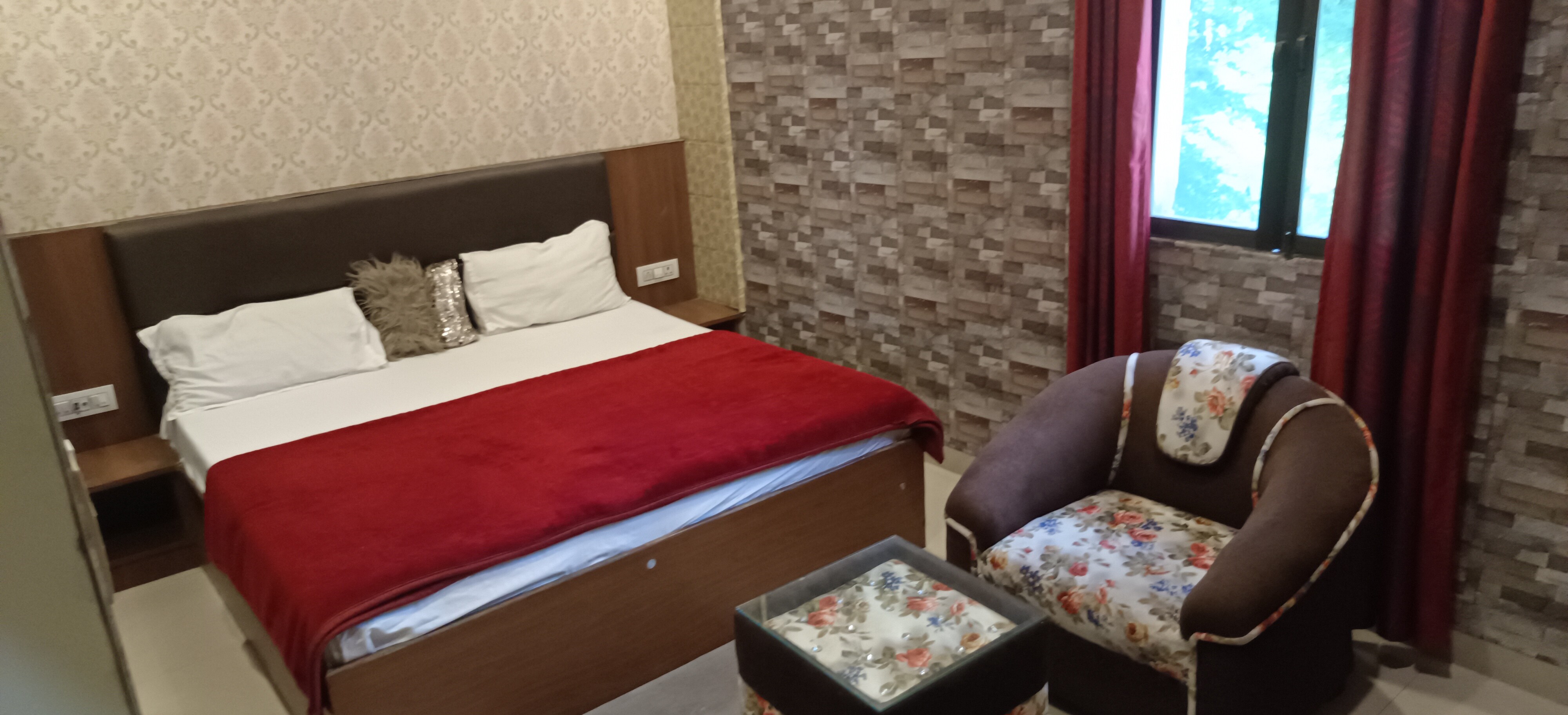 Holiday.inn P G varanasi - Tap to explore photos