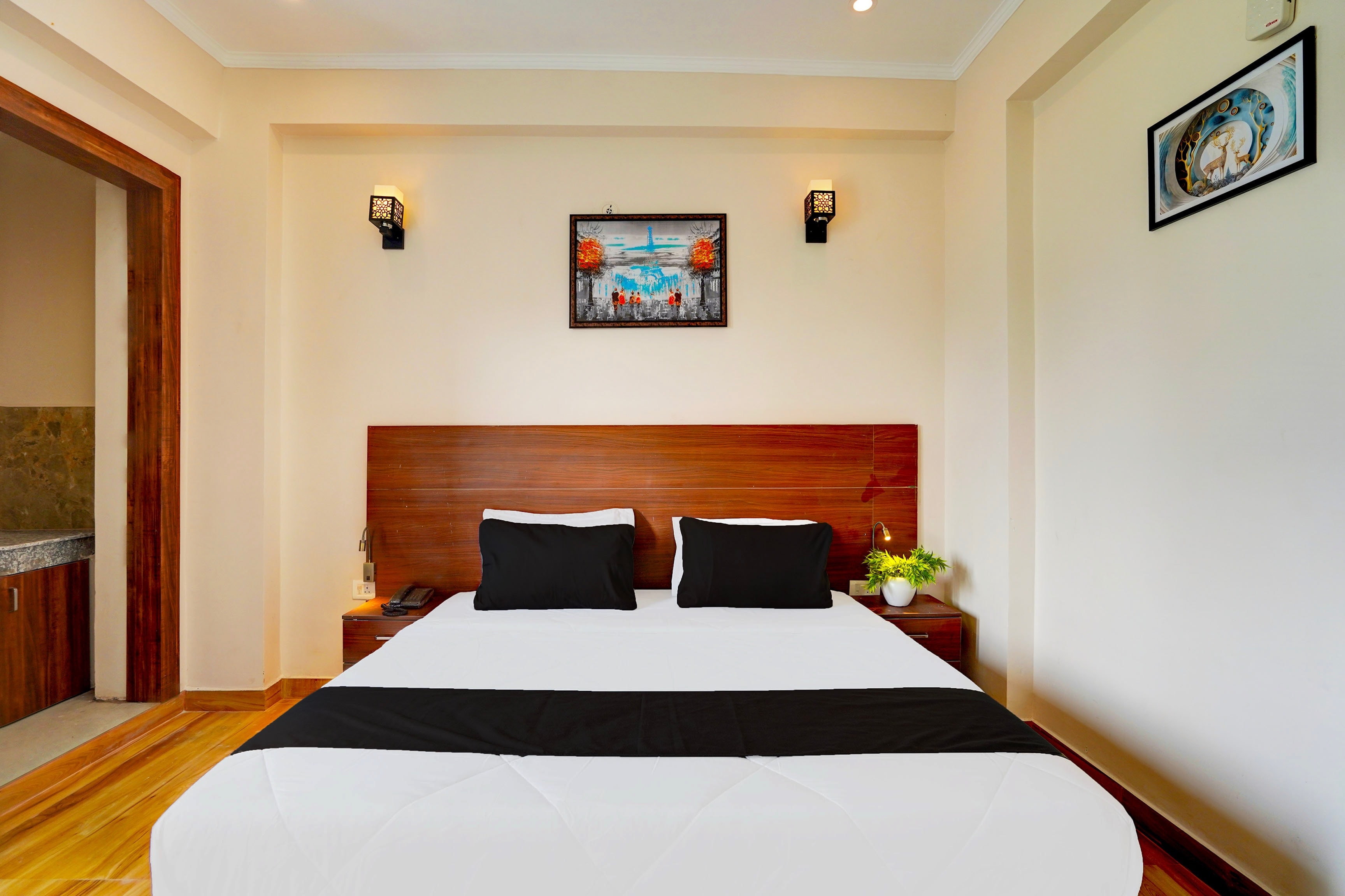 Hotel O THE VIRAAJ BANQUET & HOTEL - Tap to explore photos