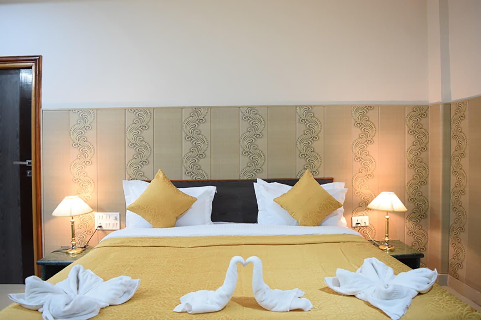Shree Dwarkesh Resort - Tap to explore photos