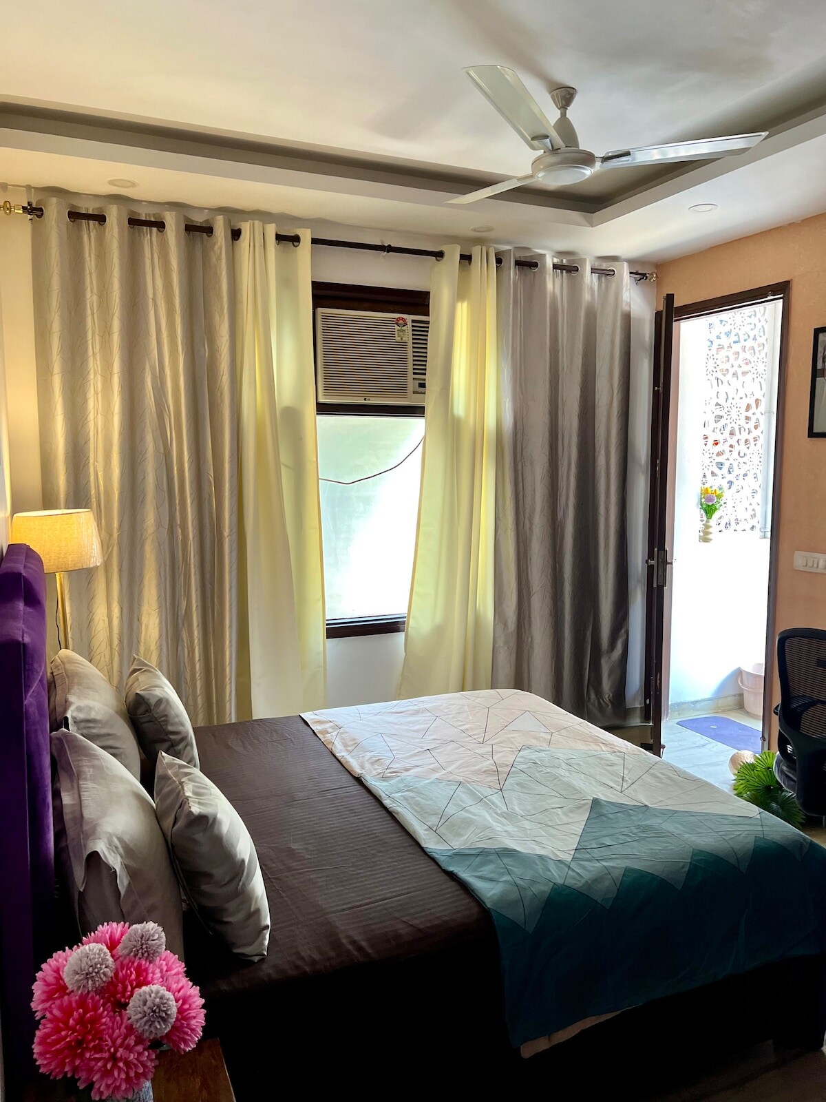 Hollywood Dreams 2BR w King Beds Patio Lift - Tap to explore photos