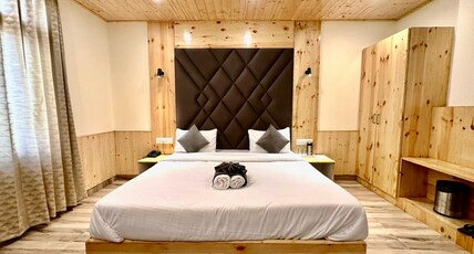 hotel fort inn Room Type - Deluxe Room with Hill View King Bed