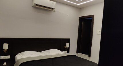 Hotel Shyam Palace Room Type - Deluxe Double Bed