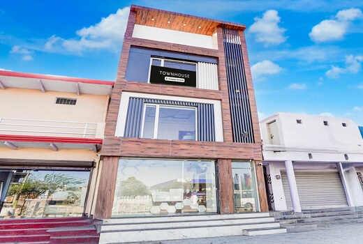 Townhouse Govardhan