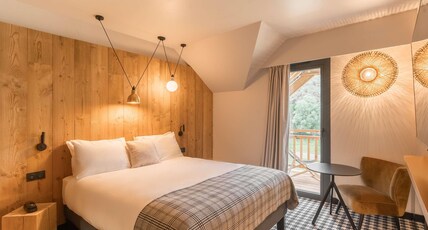 MERCURE LOUDENVIELLE Room Type - Double room with a balcony overlooking the park and a double bed or 2 single beds MERCURE LOUDENVIELLE Room Type - Double room with a balcony overlooking the park and a double bed or 2 single beds