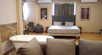 Celebrations Room Type - GREAT Room with Bathtub