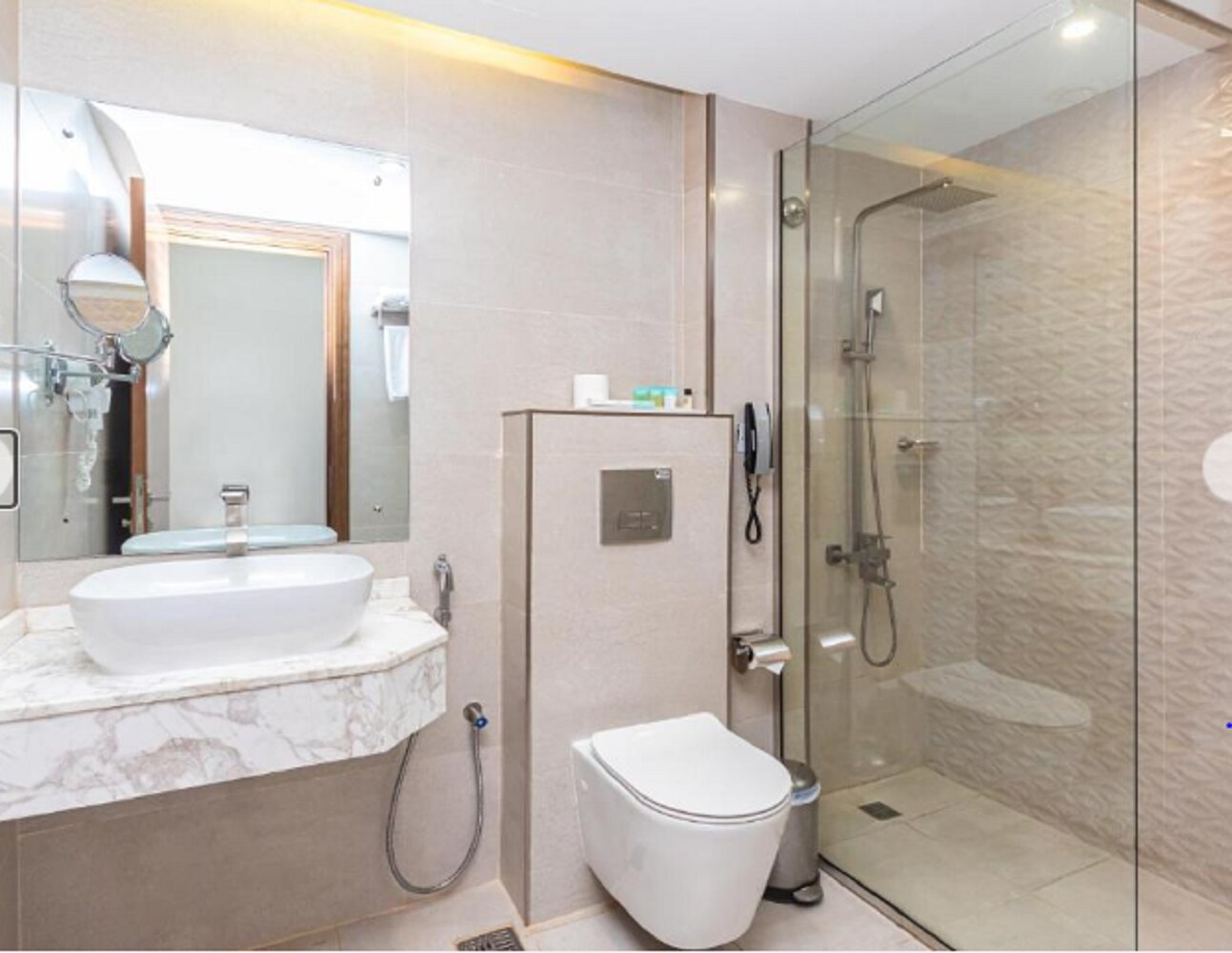 Le Wana Hotel Dubai - Tap to explore photos