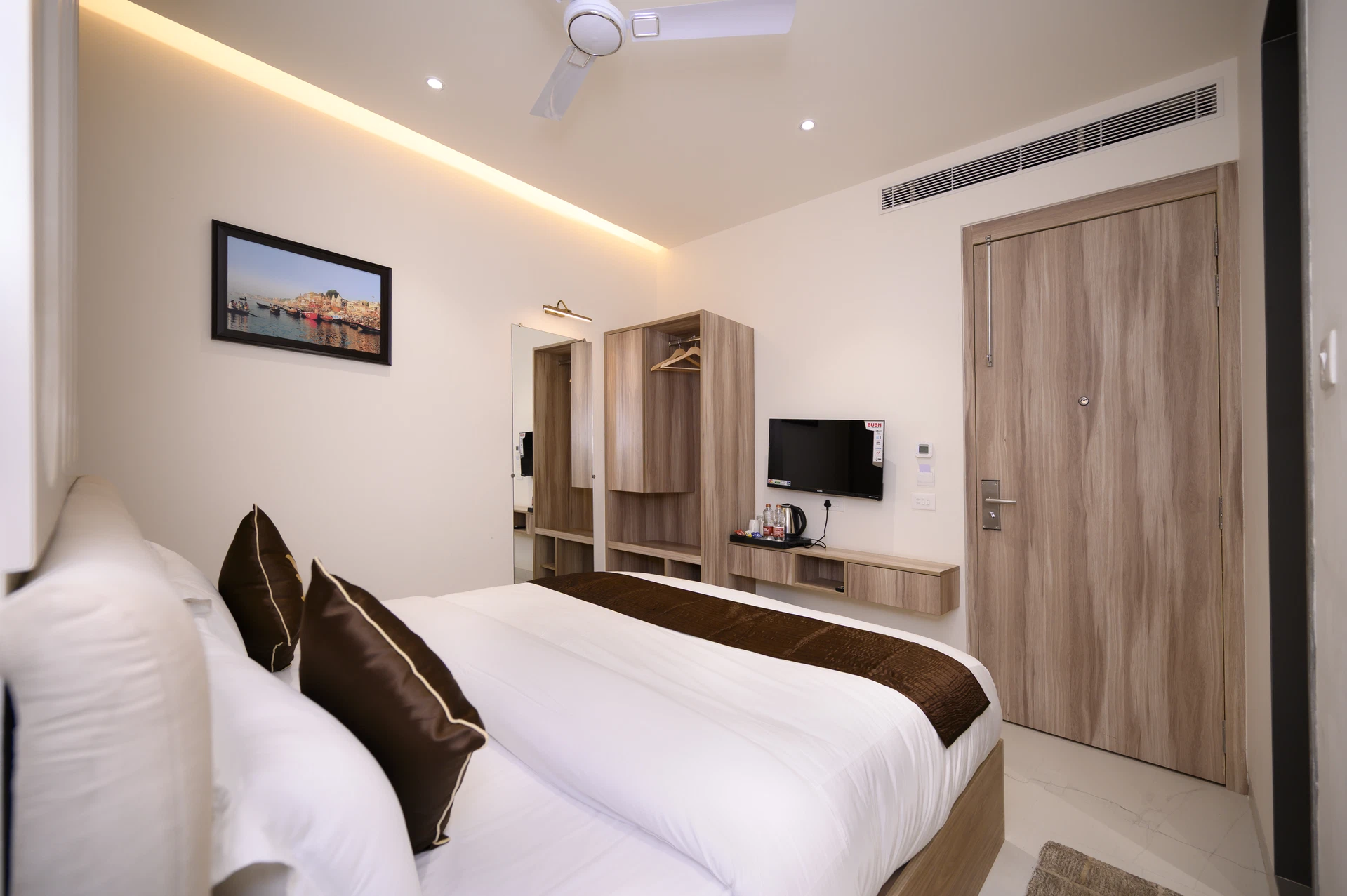 Hotel Aadya Palace Room Type - Deluxe Room