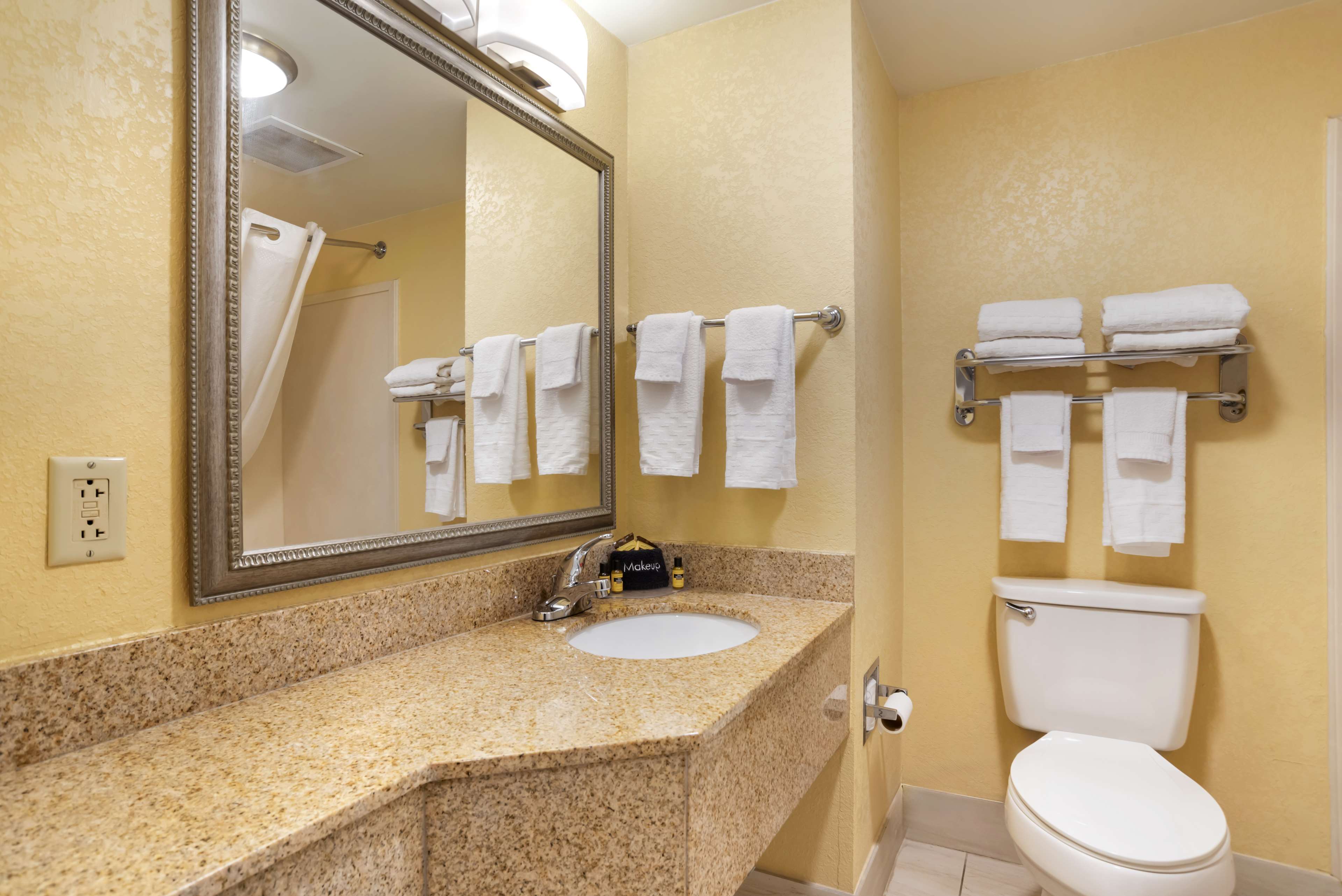 Best Western Plus Oak Mountain Inn - Tap to explore photos