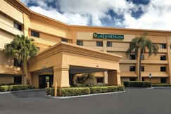 La Quinta Inn & Suites by Wyndham Miami Airport East