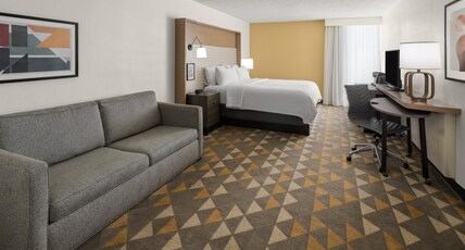 Holiday Inn MORGANTOWN - READING AREA Room Type - 1 King Standard Communications Accessible