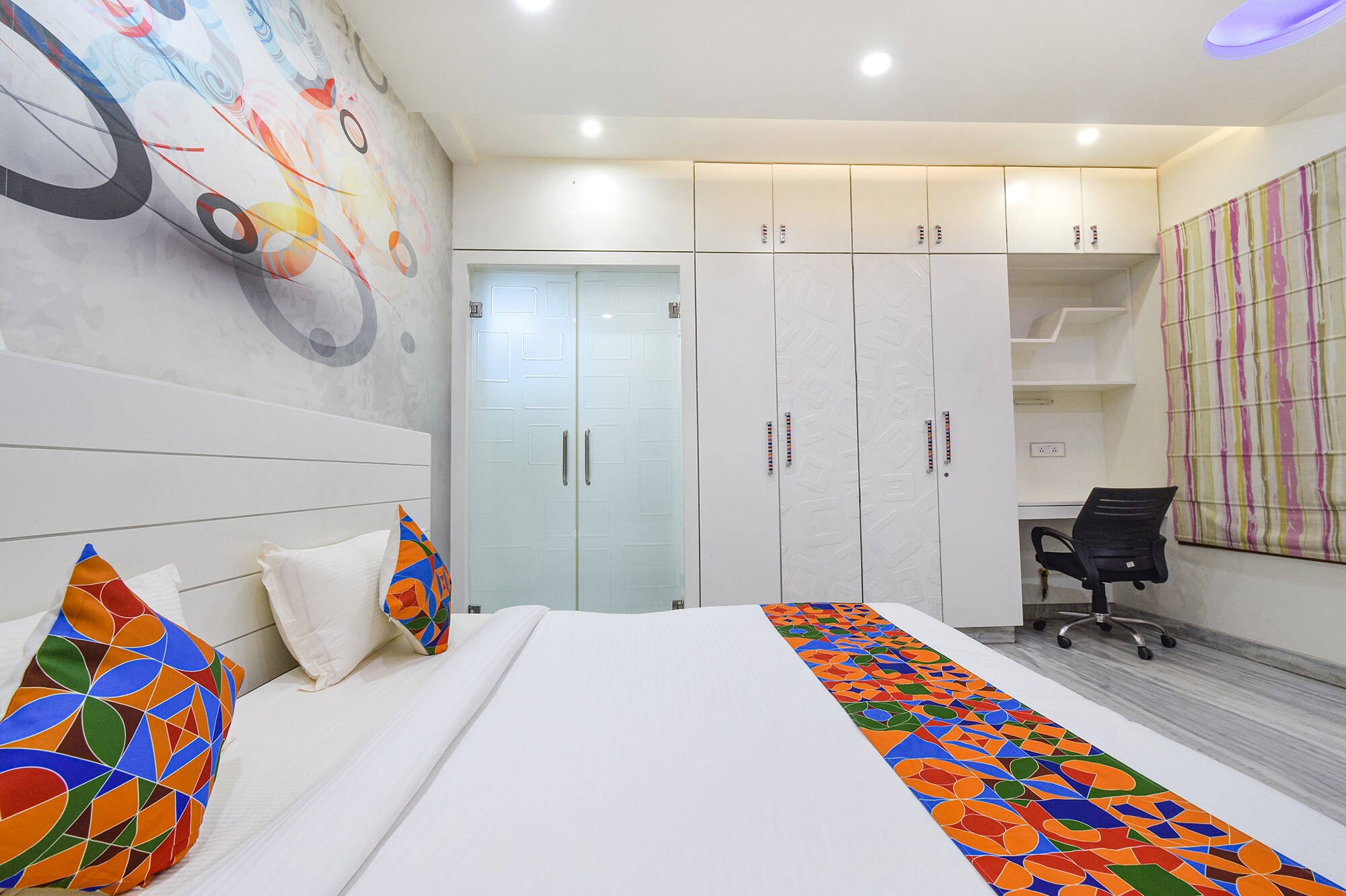 FabHotel De Alphabet II - Nr. Ameerpet Metro Station - Tap to explore photos