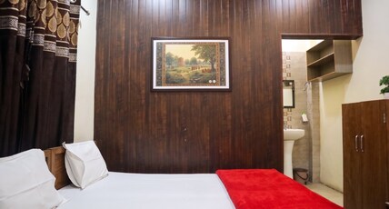 Rahul Guest House Room Type - Luxury Deluxe Room (AC)