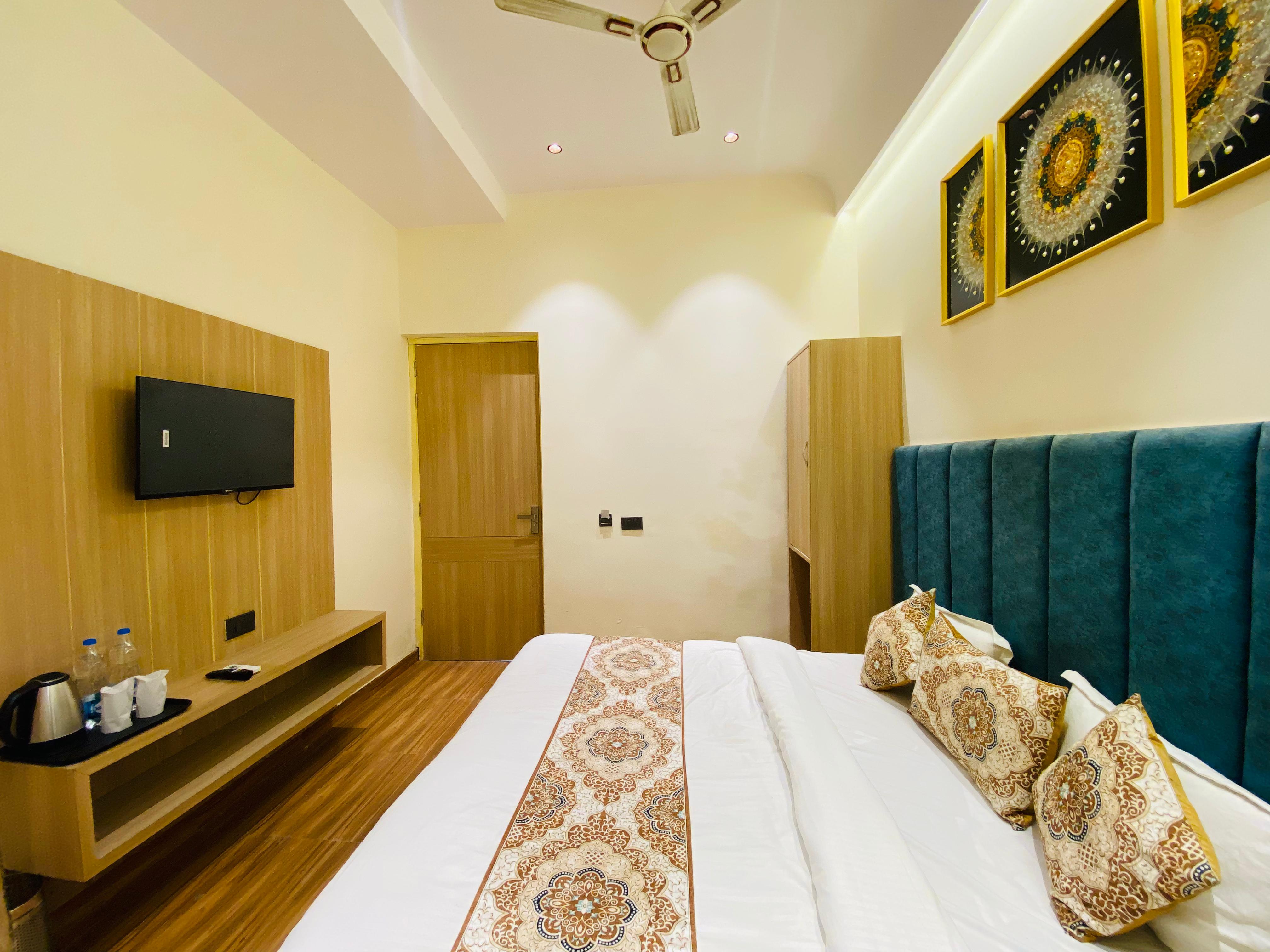 Park Plaza Hotel - Tap to explore photos