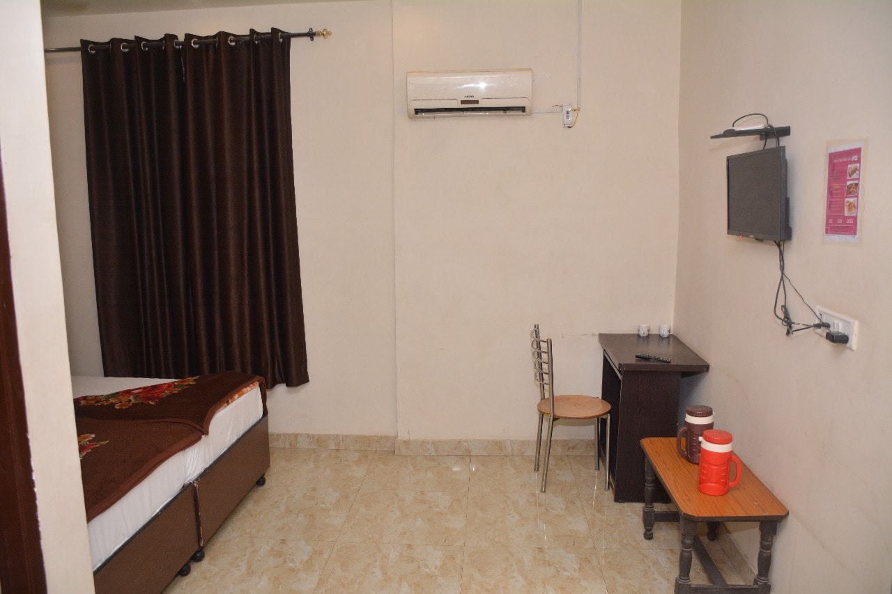 HOTEL NEW ABHINEET PALACE - Tap to explore photos