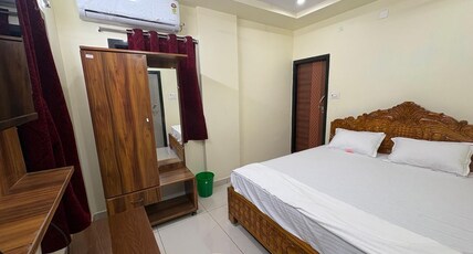SRI SESHA GANAPATHI RESIDENCY Room Type - Deluxe Ac Room