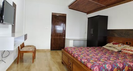 MayFair Vista Room Type - Deluxe King Room