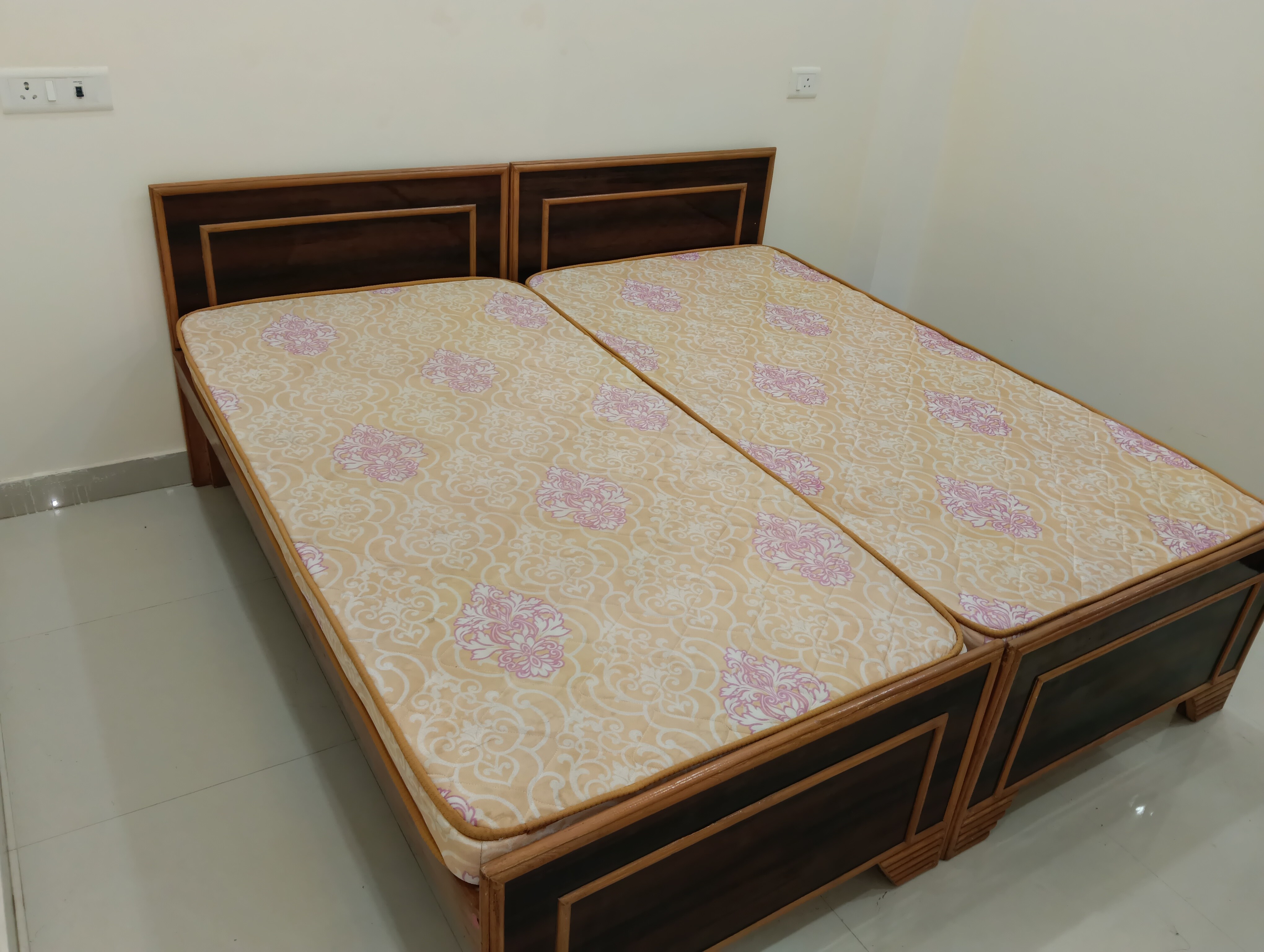 Mahamana Home Stay - Tap to explore photos