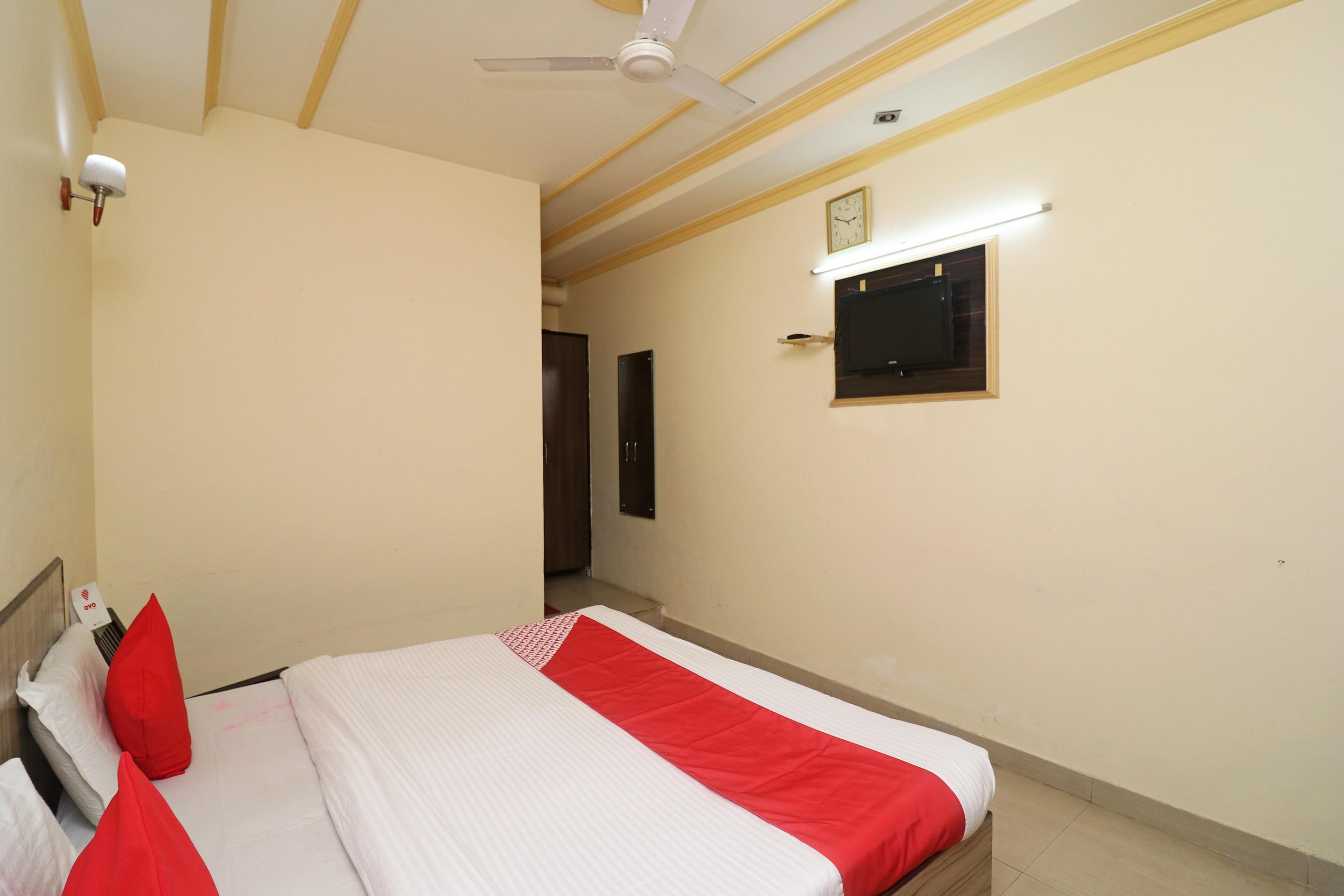 Hotel Vaibhav Palace - Tap to explore photos