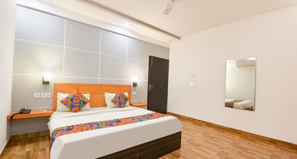 FabHotel A V Homes - Navjeevan Hospital & Maternity Centre Room Type - Premium Room