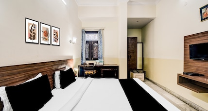 Collection O Raja Park Jaipur Formerly Maan Heritage Room Type - Super Deluxe Room