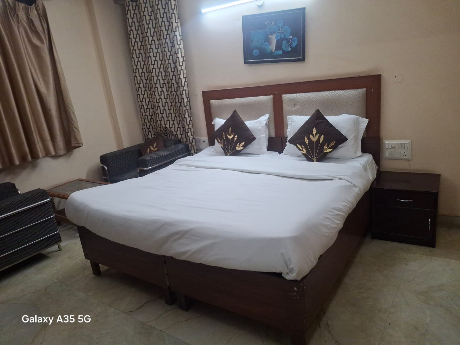 Malhotra Bnb(A Part of Shivam residecy) - Tap to explore photos