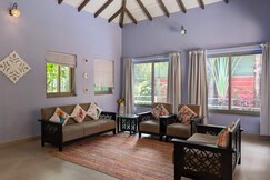 8br Twins Property 700m from Beach