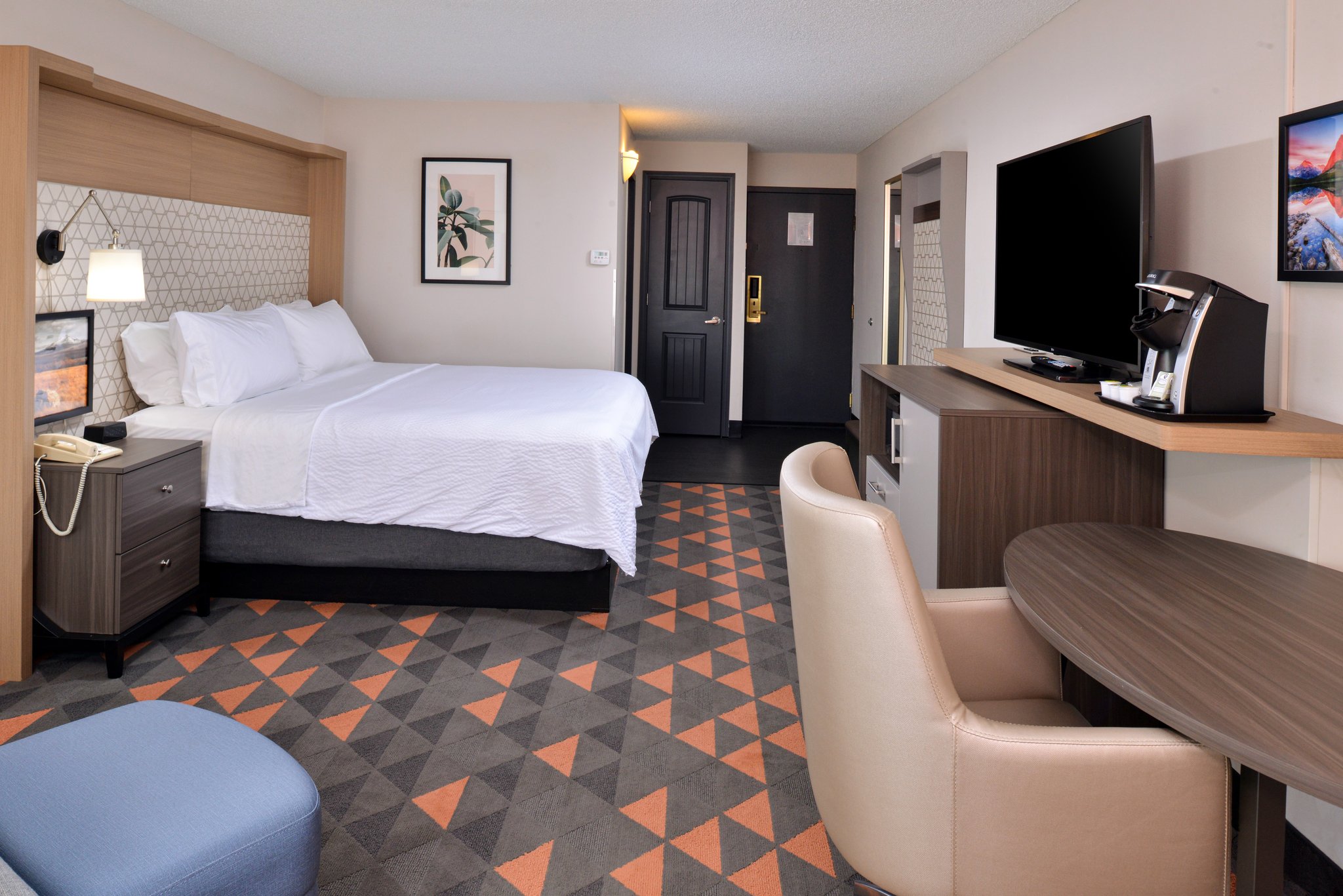 Holiday Inn Great Falls- Convention Center - Tap to explore photos