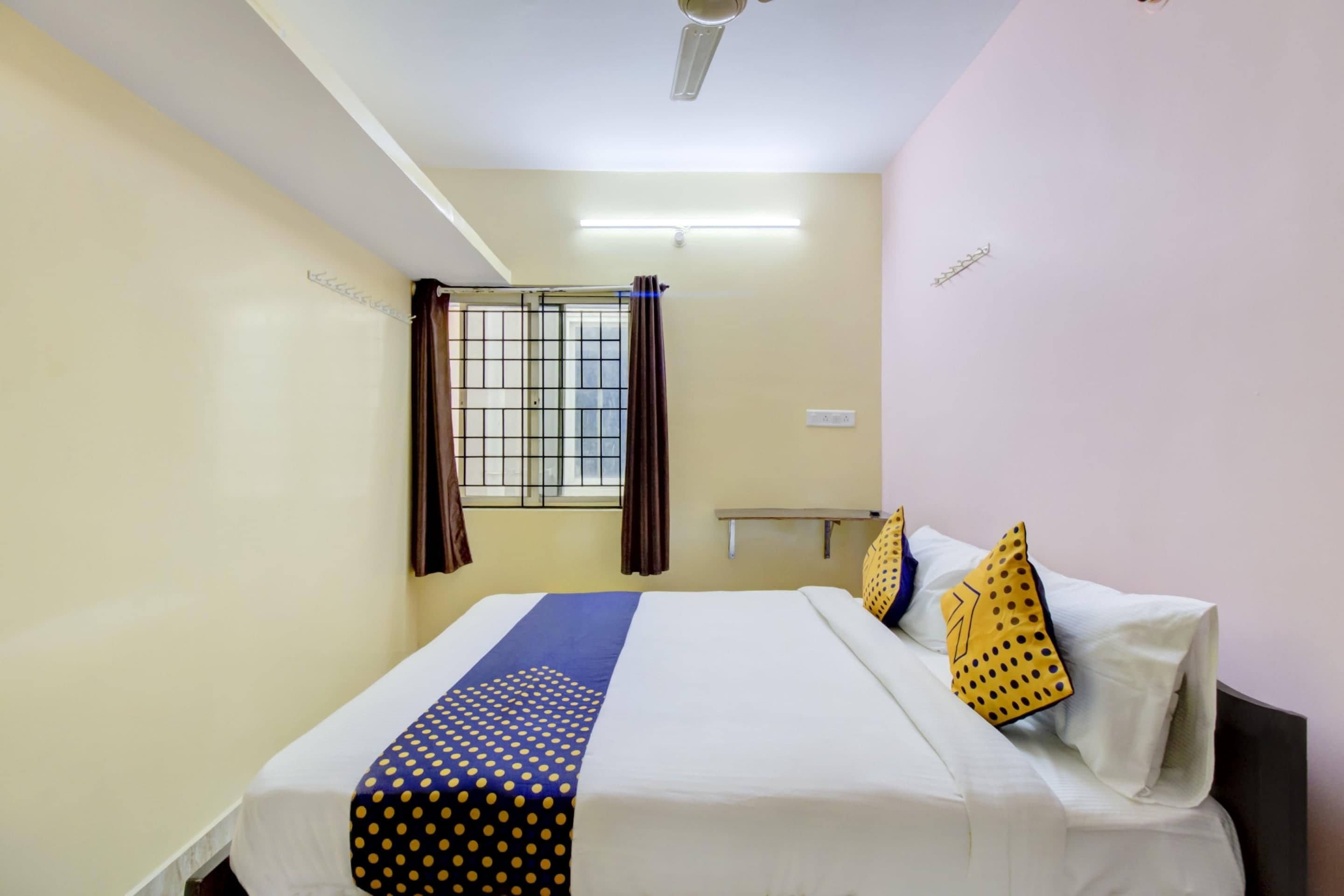 Hotel O Manyata Deluxe - Tap to explore photos