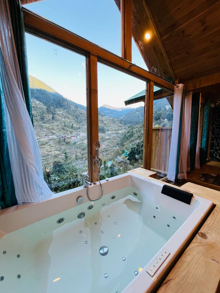 Little Wood Treehouse | Jacuzzi | Private Parking | 10 minutes walk to property - Tap to explore photos