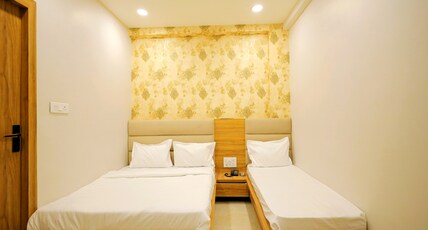 HOTEL NAJAF PALACE Room Type - Ac Super Deluxe Three Bed