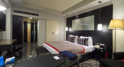 Radisson Blu Hotel Ahmedabad Room Type - Business Class High Floor City View Room