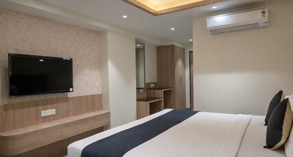 Hotel Janki Suites Room Type - Deluxe Room