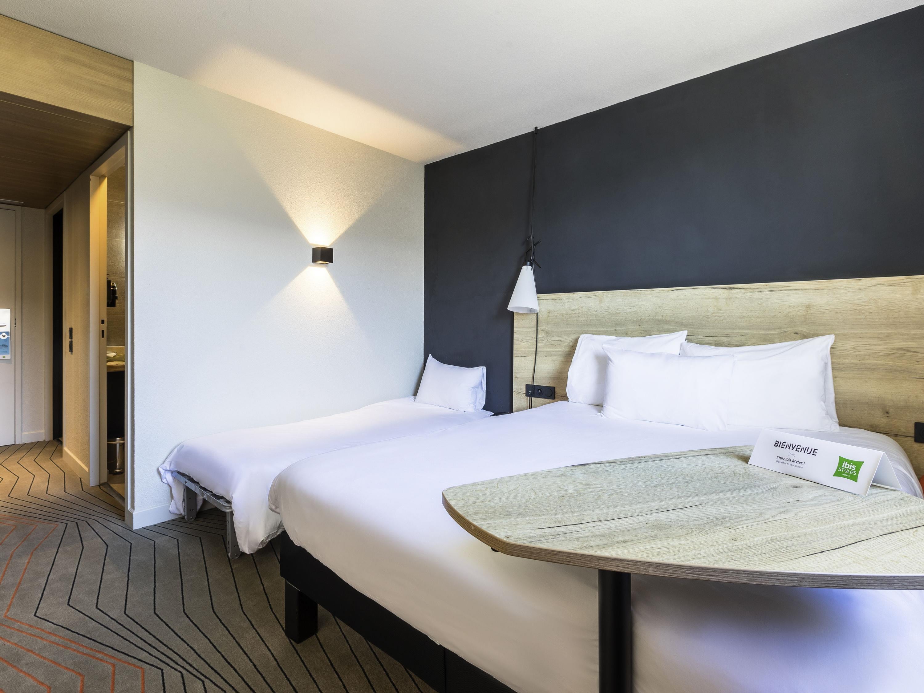 ibis Styles Crolles Grenoble A41 - Tap to explore photos