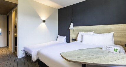 ibis Styles Crolles Grenoble A41 Room Type - Room with 1 double bed and 1 single bed