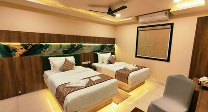 Hotel JCN Comforts Room Type - CLASSIC ELEGANCE (QUAD ROOM)