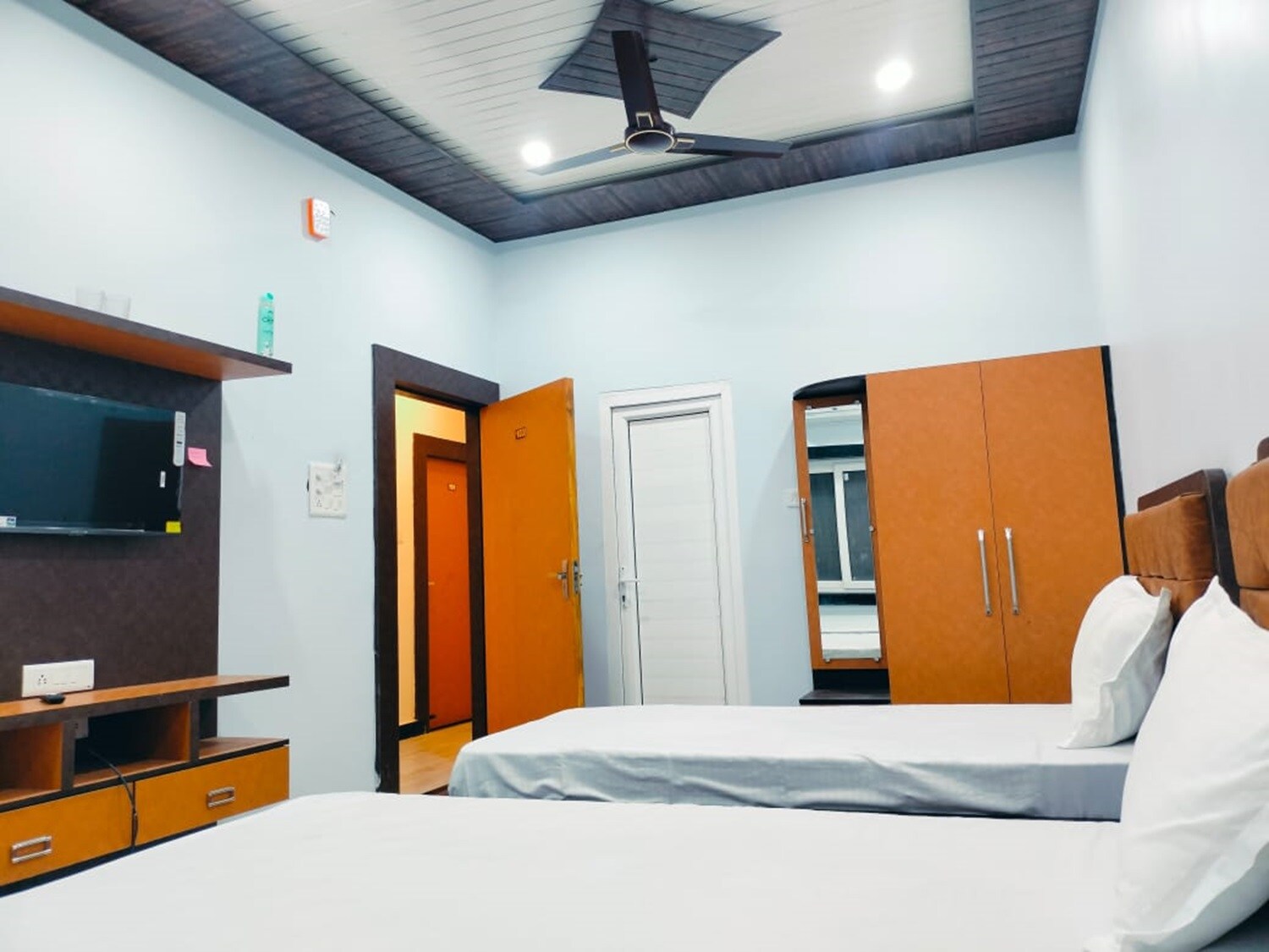 Puranjy P. Guest House - Tap to explore photos