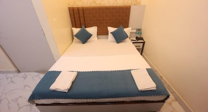 RADHEY KRISHNA PAYING GUEST HOUSE Room Type - Deluxe Double Room